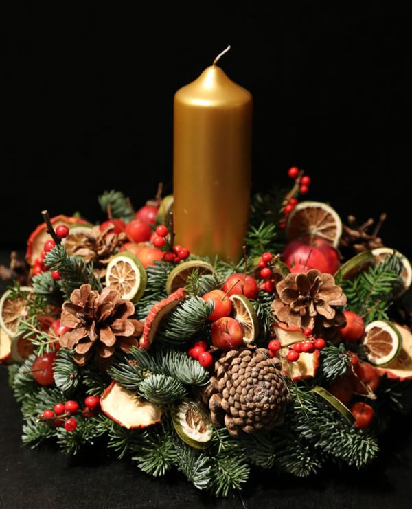 fresh christmas table arrangements